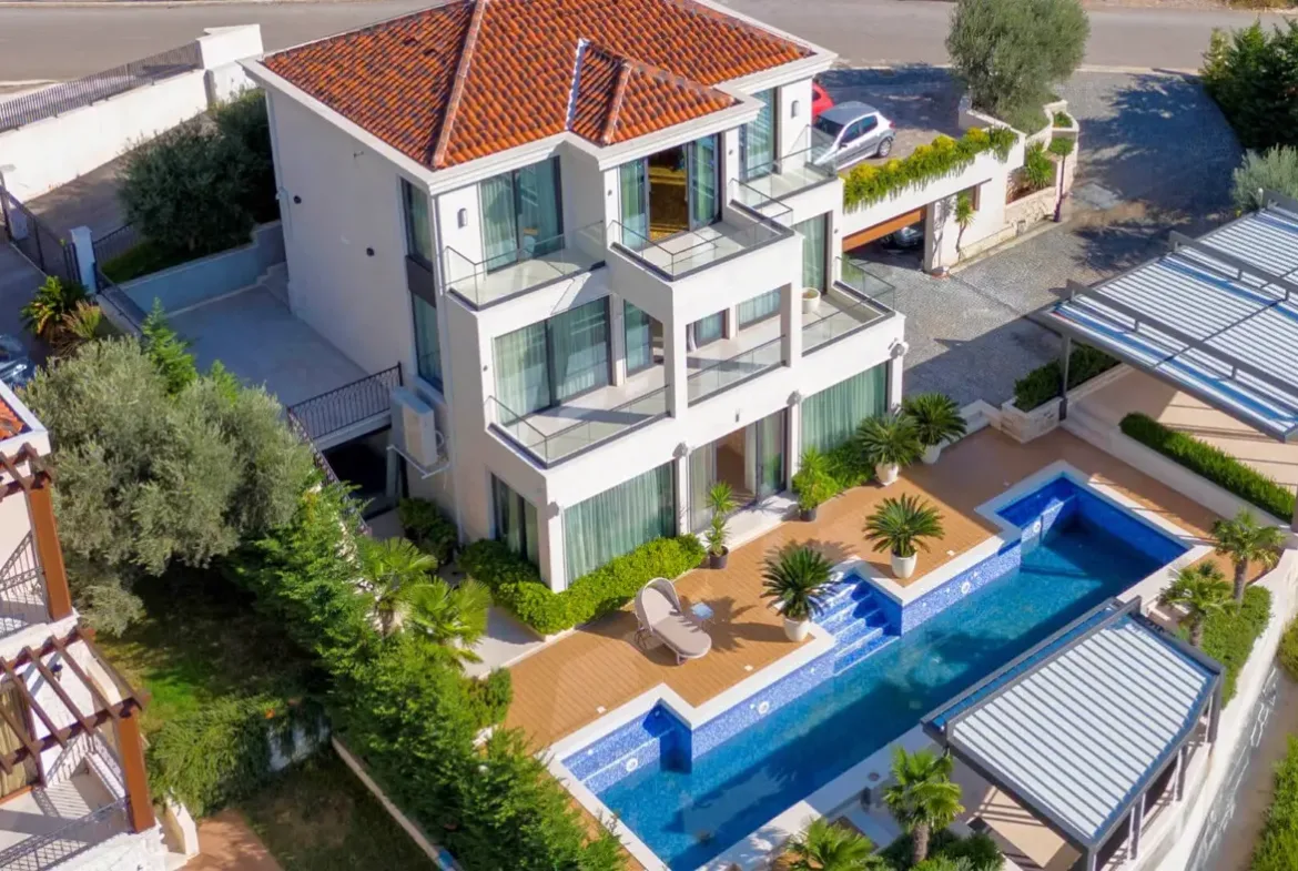 Exclusive villa in Blizikuće, Budva
