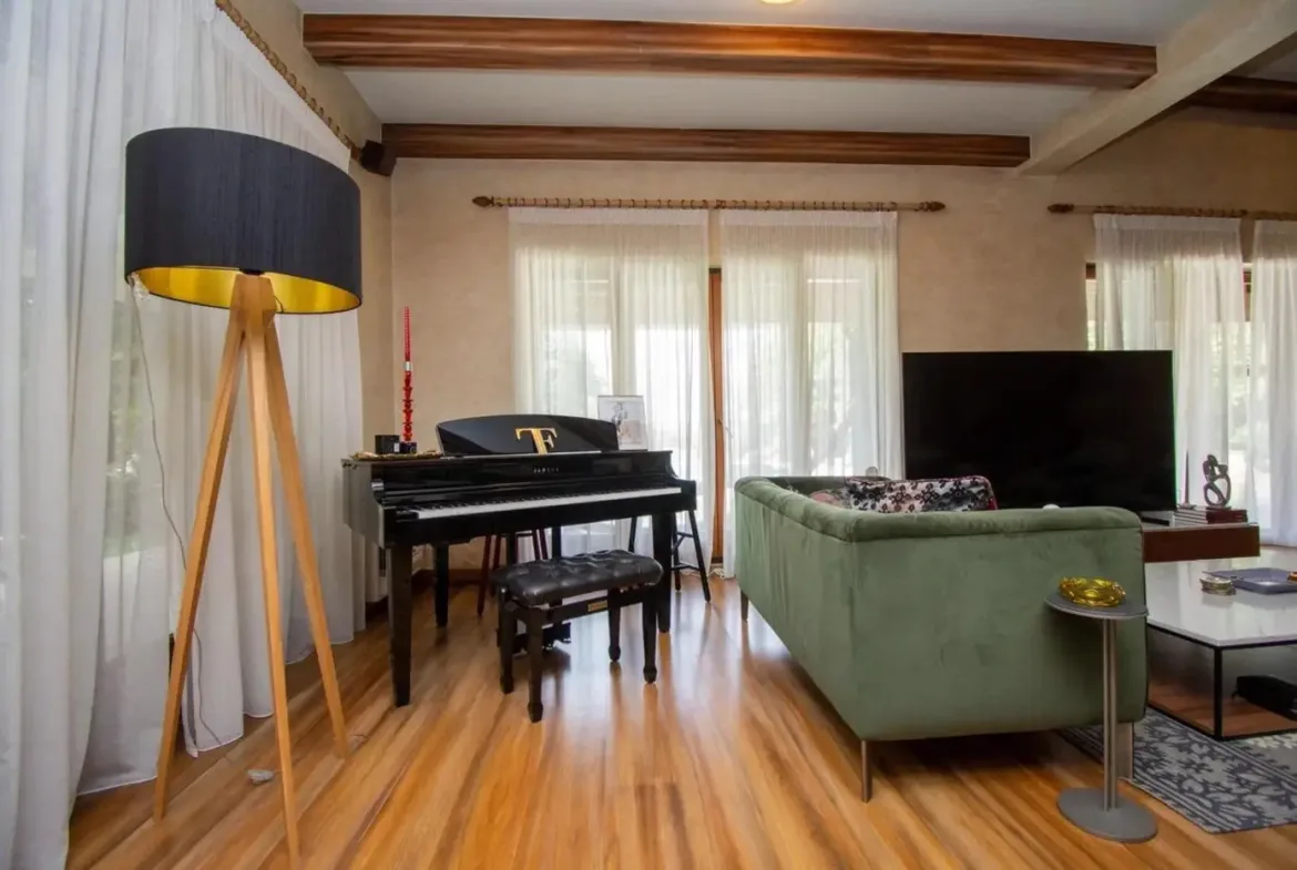 Luxury family villa with swimming pool and landscaped plot, Podgorica
