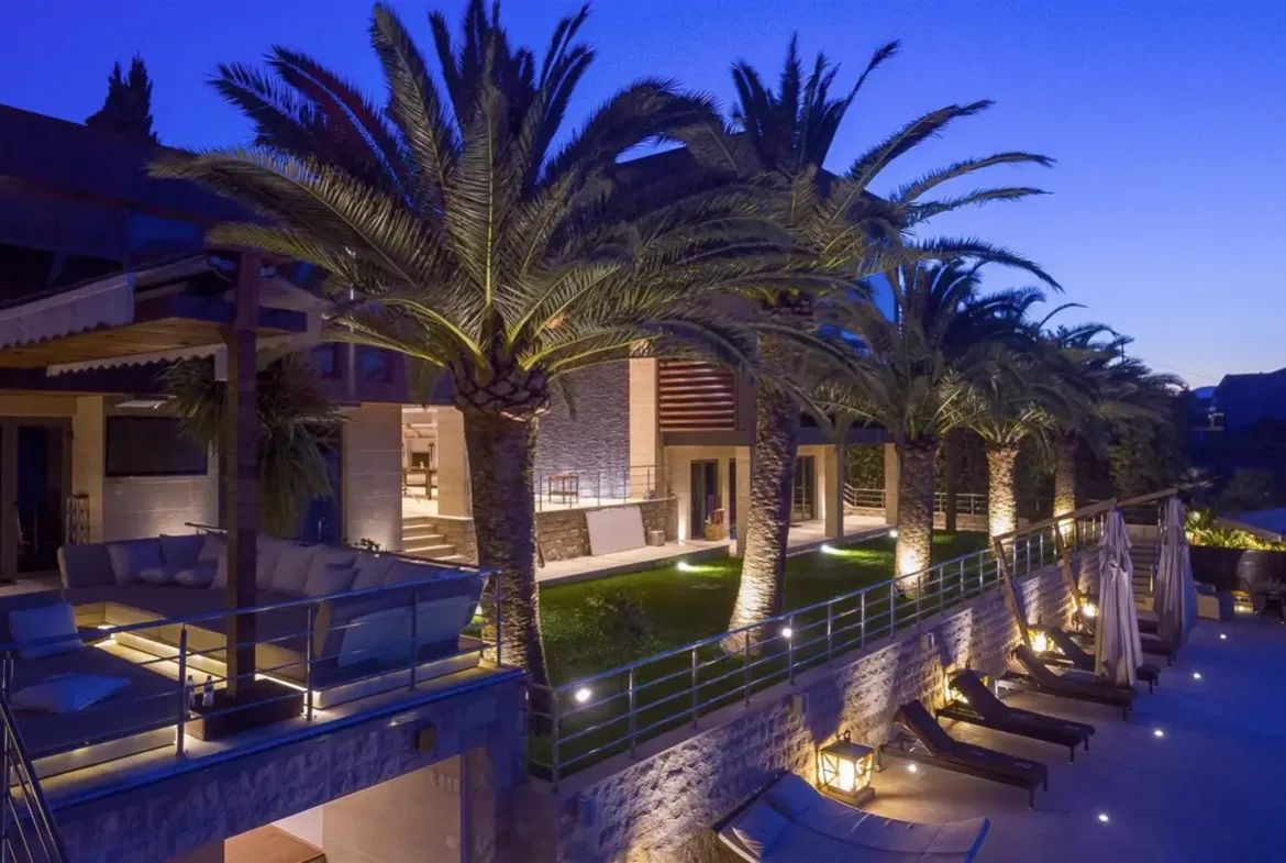 Luxurious complex of villas with a private pontoon, Đuraševići, Tivat