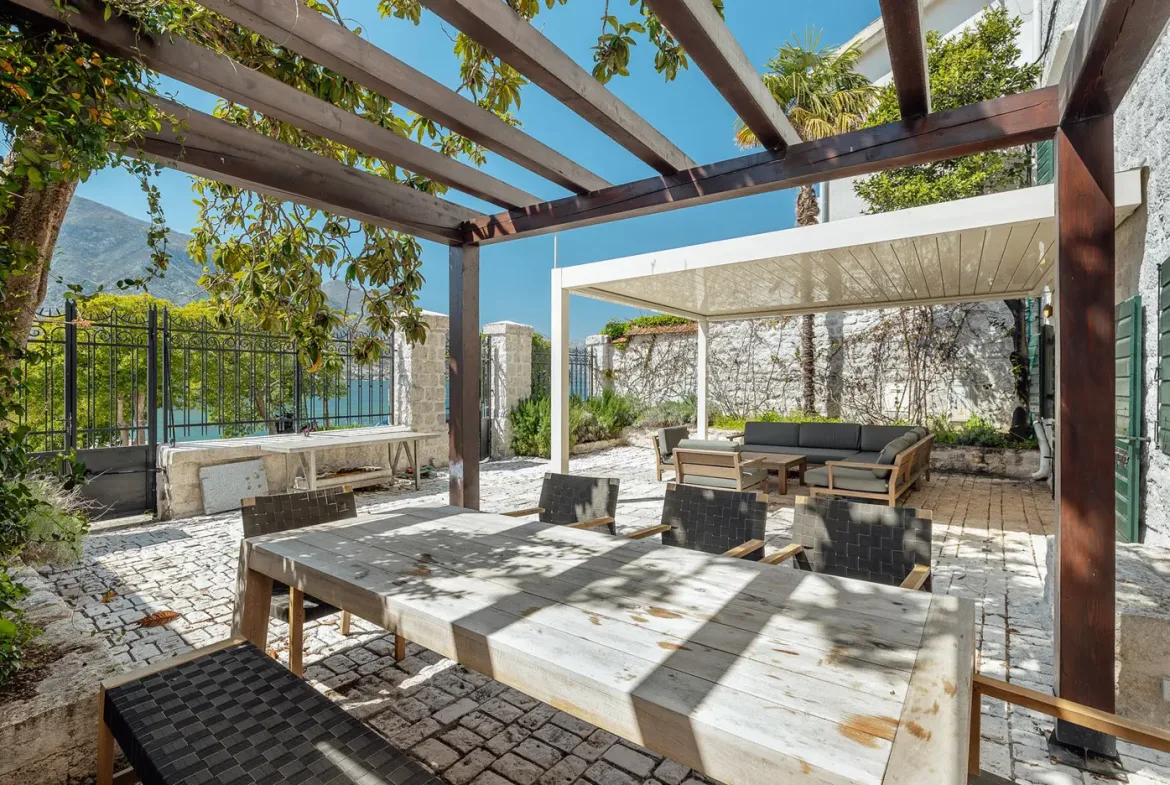 Luxuriously renovated stone villa with pontoon, Dobrota, Kotor