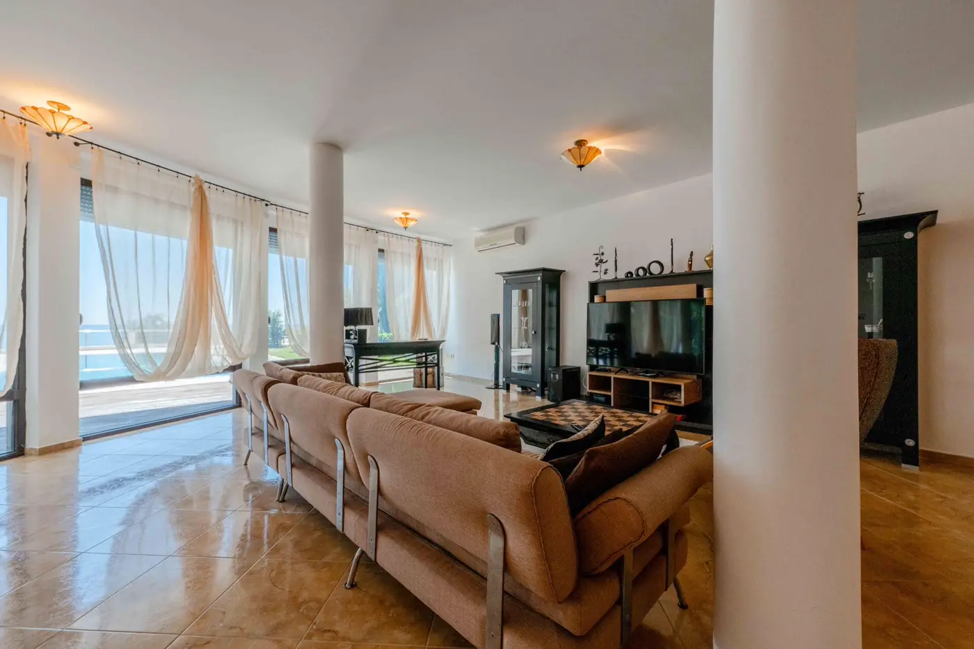 Beachfront villa with a private pool, Utjeha, Bar