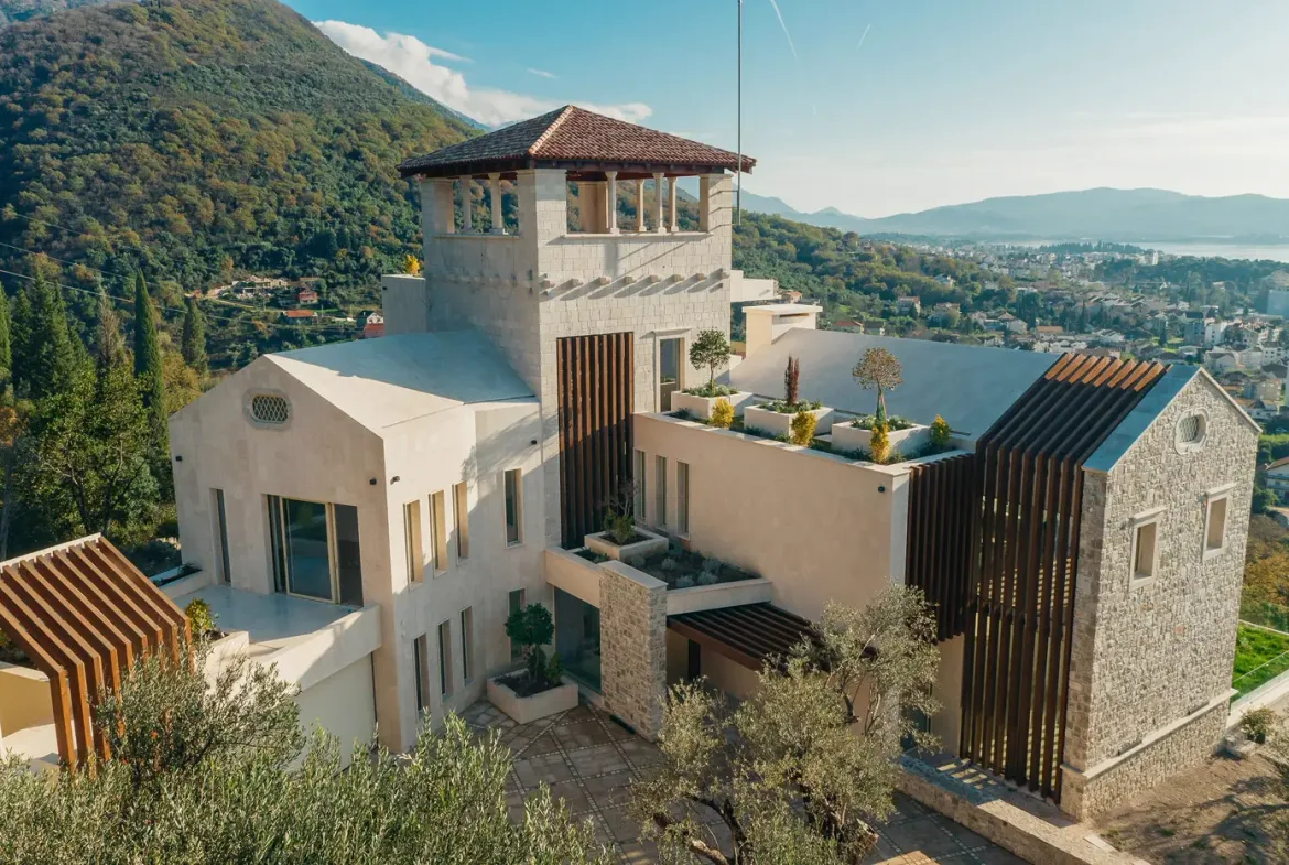 A unique villa with a panoramic view of the sea and Porto Montenegro, Tivat