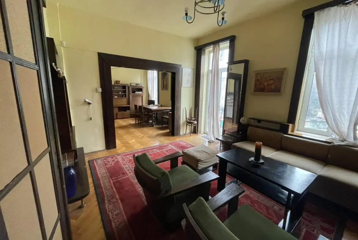 Spacious floor of an aristocratic house in the ideal center of Sofia for sale