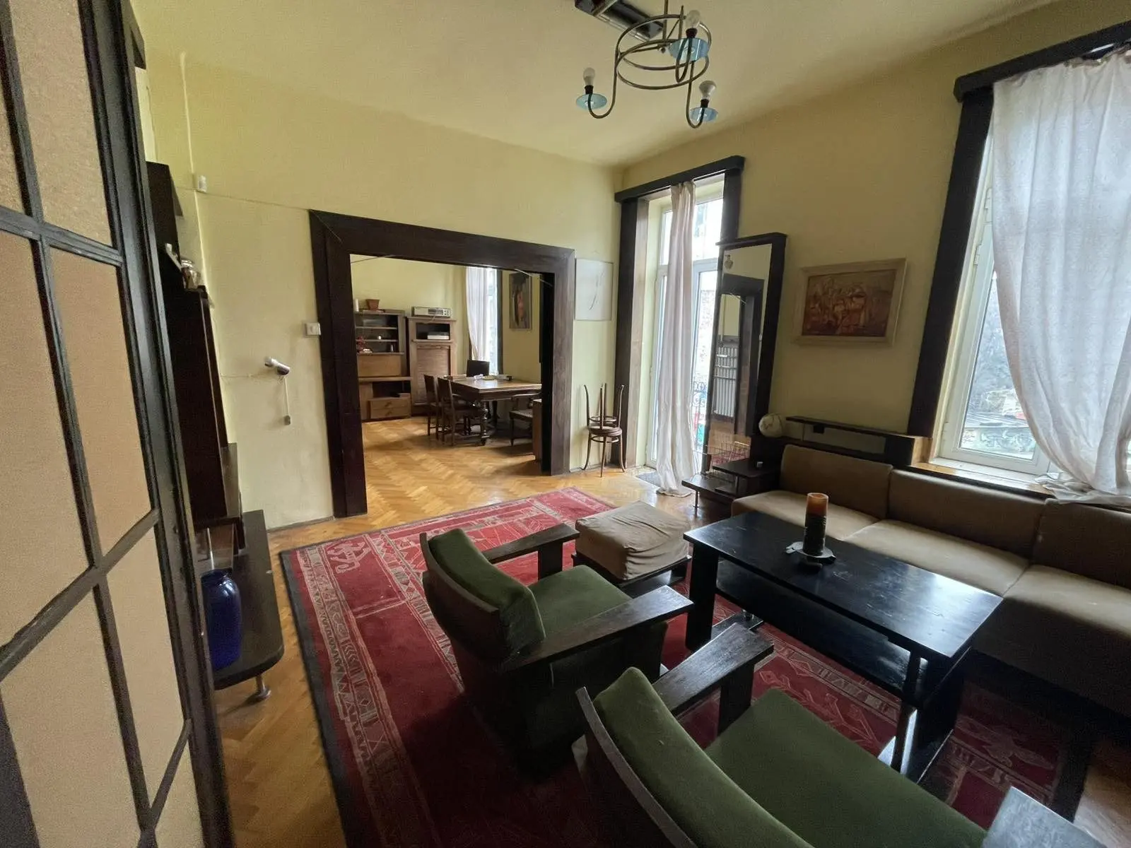 Spacious floor of an aristocratic house in the ideal center of Sofia for sale