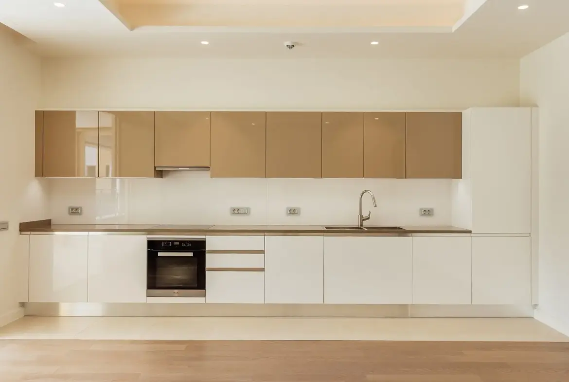 Three-bedroom apartment in Village Residence