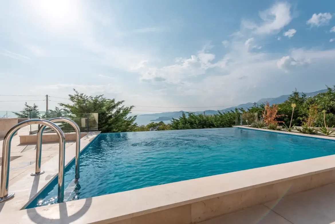 Modern villa with swimming pool and garage for two vehicles, Budva, Tudorovići