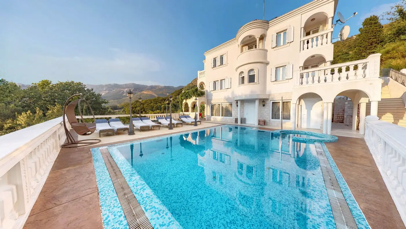 A complex of two villas in an elite location, Miločer, Budva