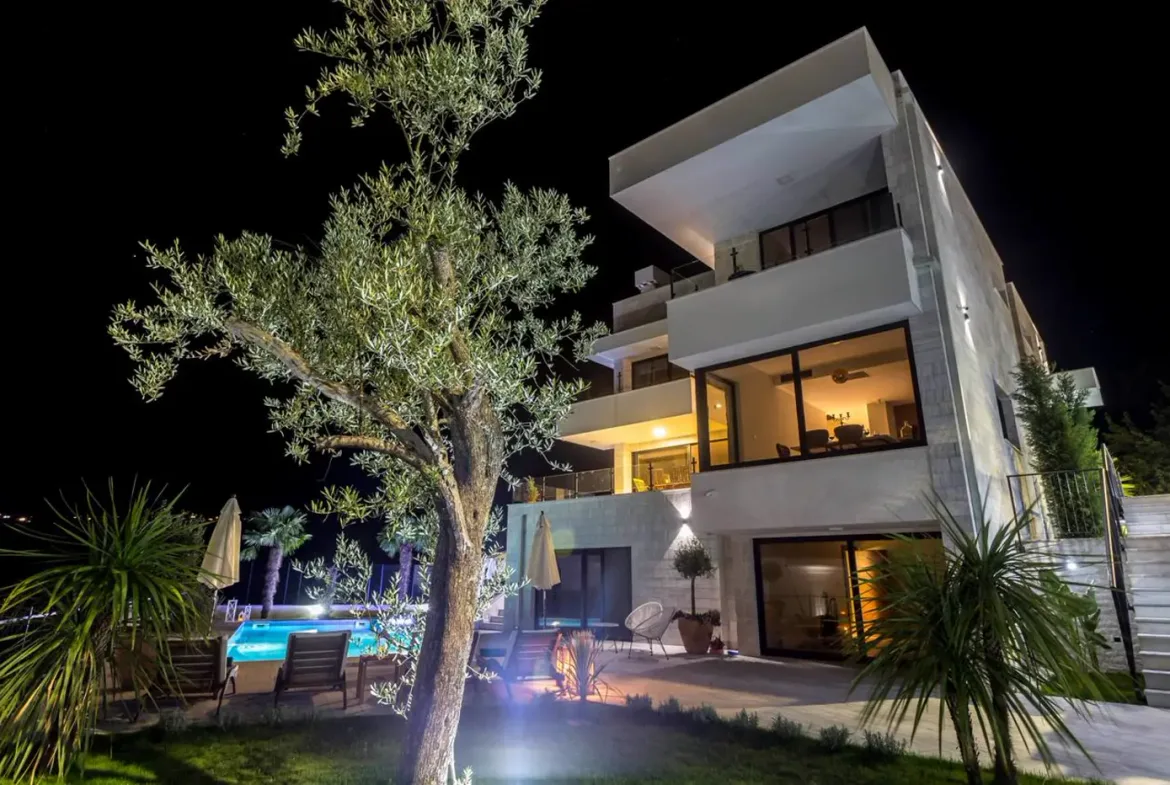Modern villa with a swimming pool and sea view, Đenovići, Herceg Novi