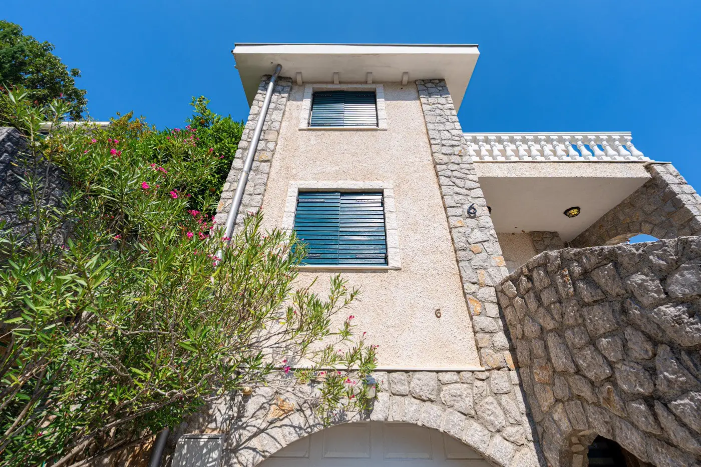 Villa in a complex on the first line to the sea, Kostanjica, Kotor