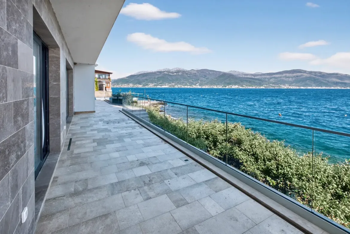 First-line seaside villa, Krašići