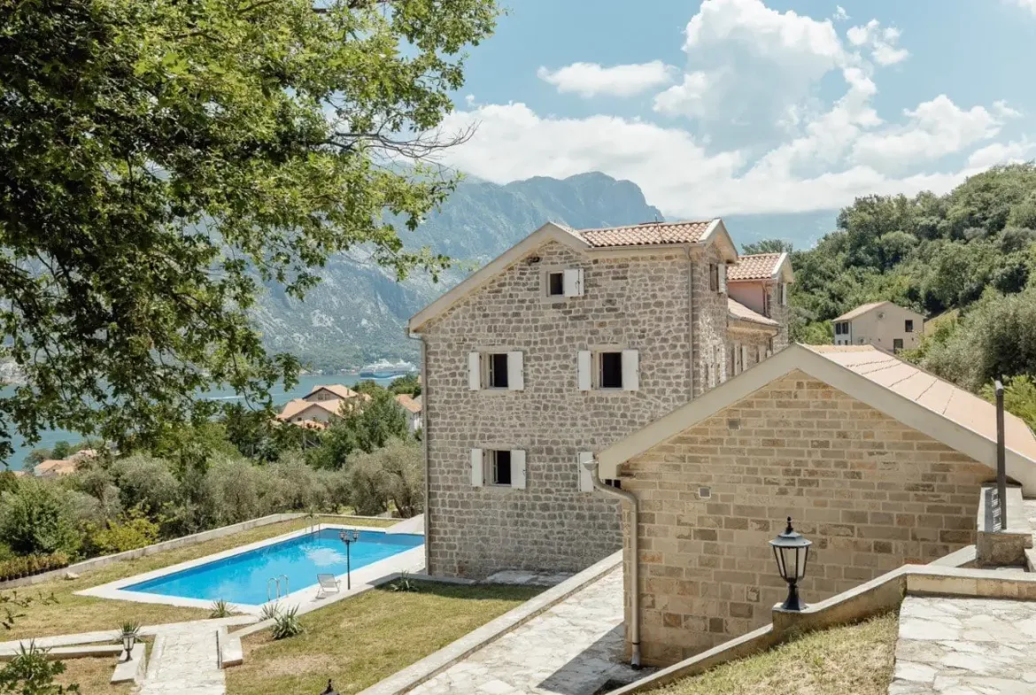 Palazzo Jerovica, a complex of stone villas and houses with a pool and a view of the bay, Kotor