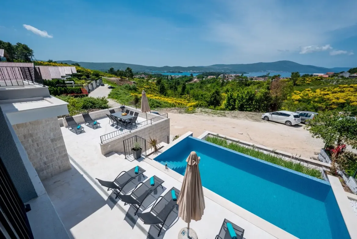 New villa with 4 bedrooms and swimming pool, Tivat, Mrcevac