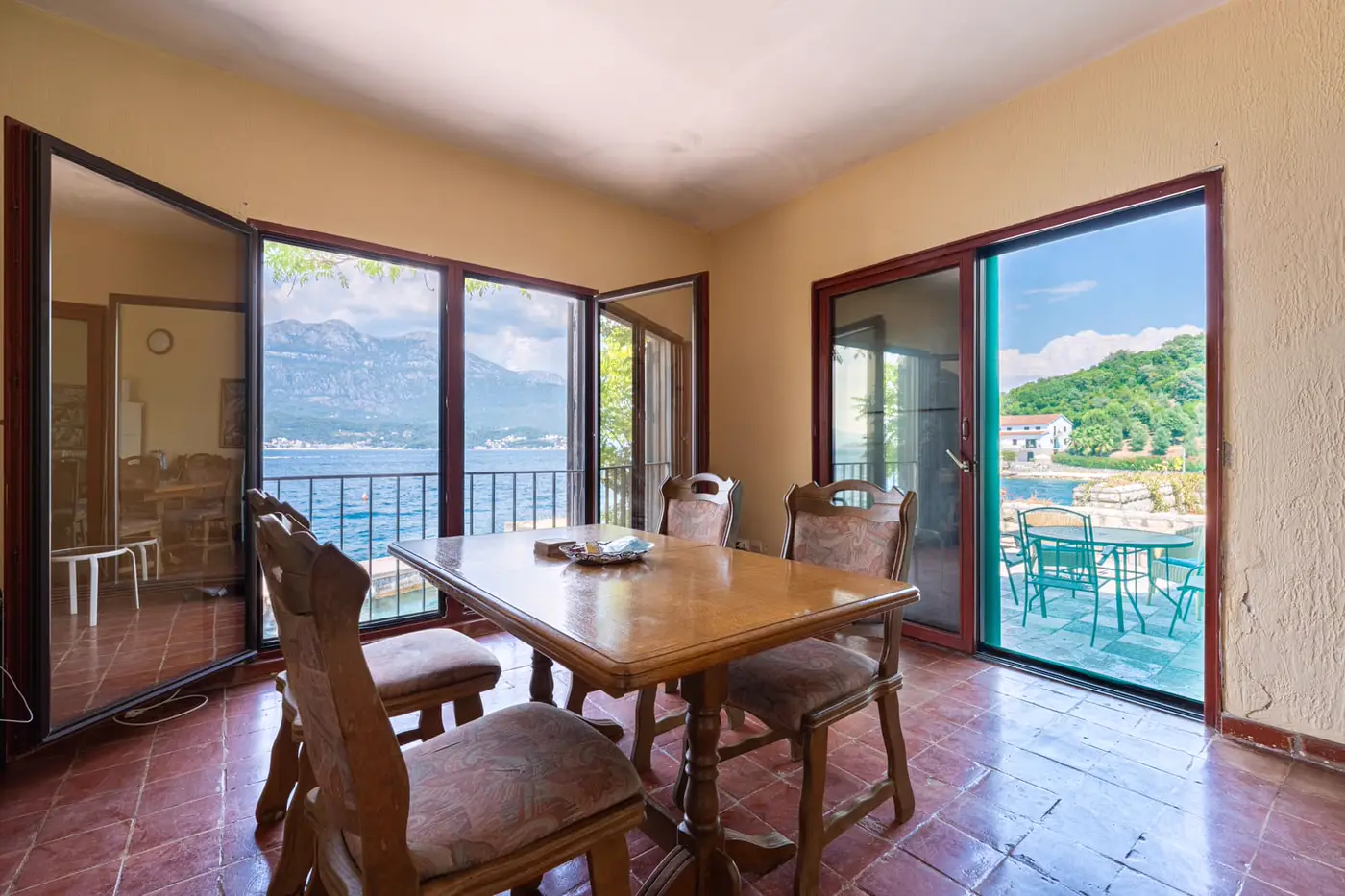06-43 Authentic stone villa on the first line to the sea, Rose, Herceg Novi