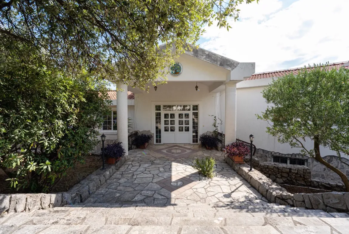 Villa with panoramic sea view on a large property, Žanjice, Herceg Novi