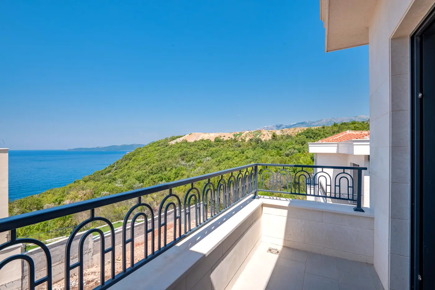06-47 New furnished villa with pool, Reževići, Budva