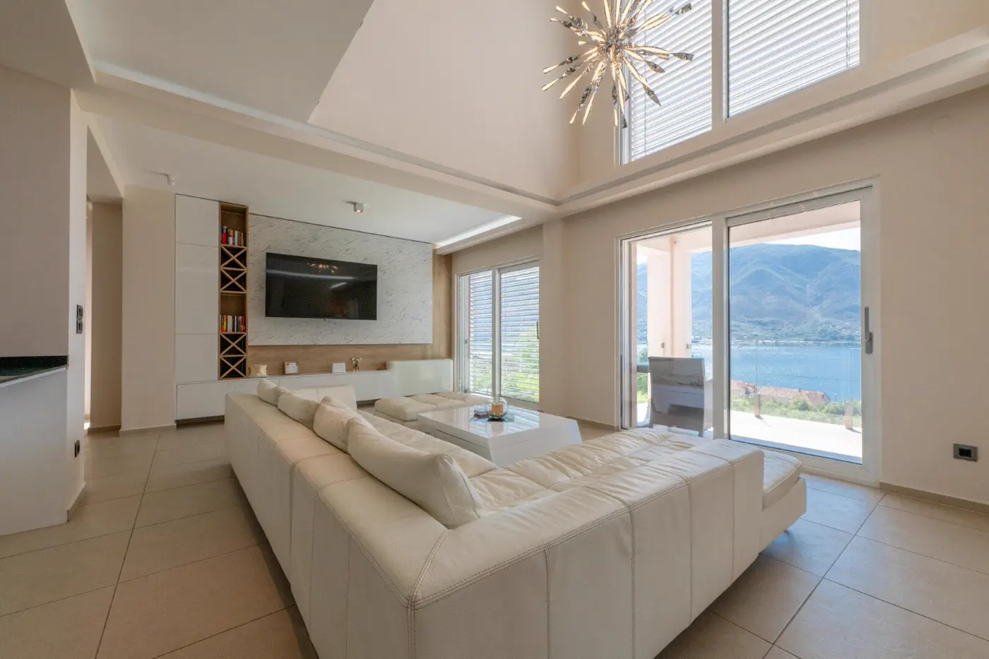 Luxuriously furnished six-room villa with private pool, Dobrota