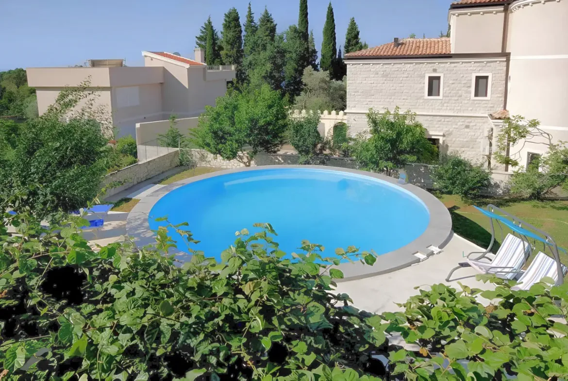 Villa with swimming pool on a plot of 1200m2, Katun Reževići, Budva