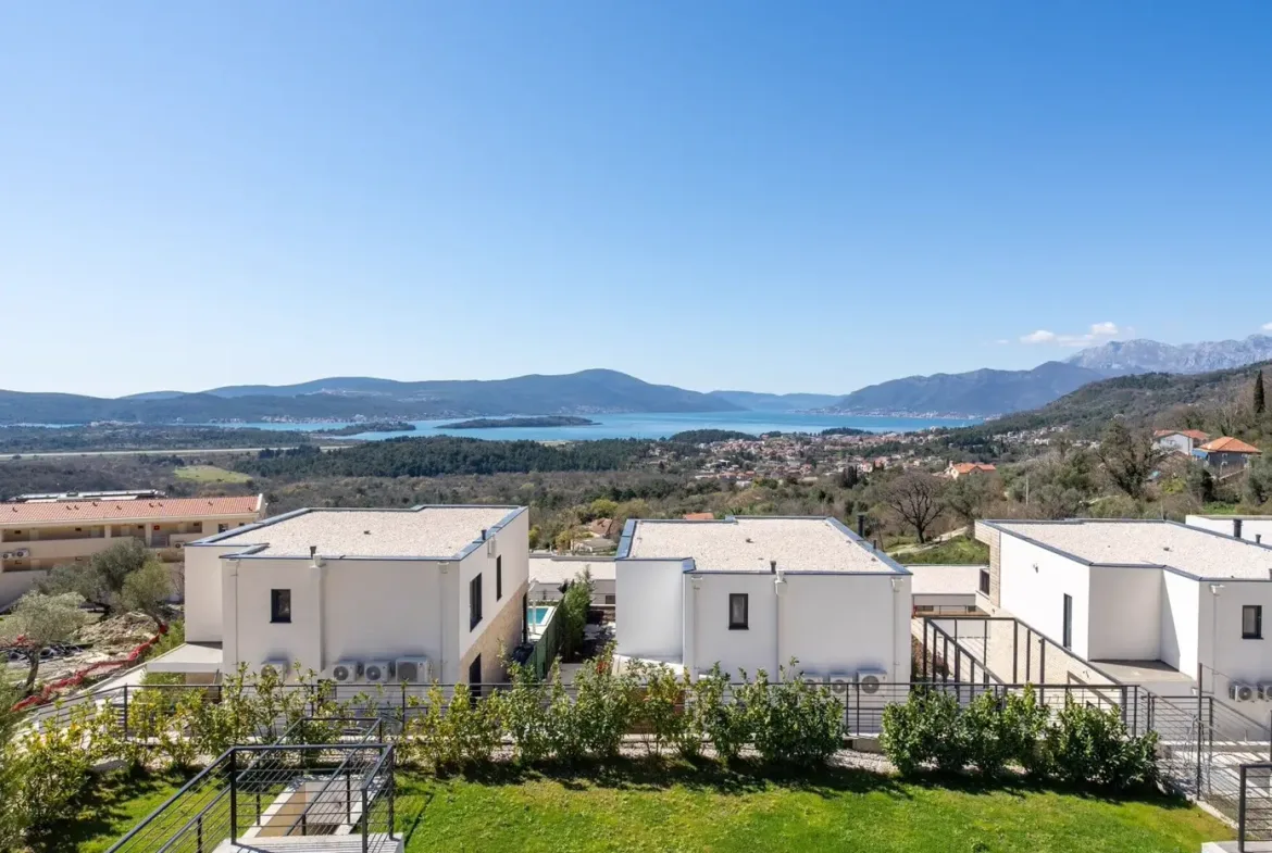 Newly built four-room villa with a pool and a view of the Tivat Bay, Kavač, Kotor