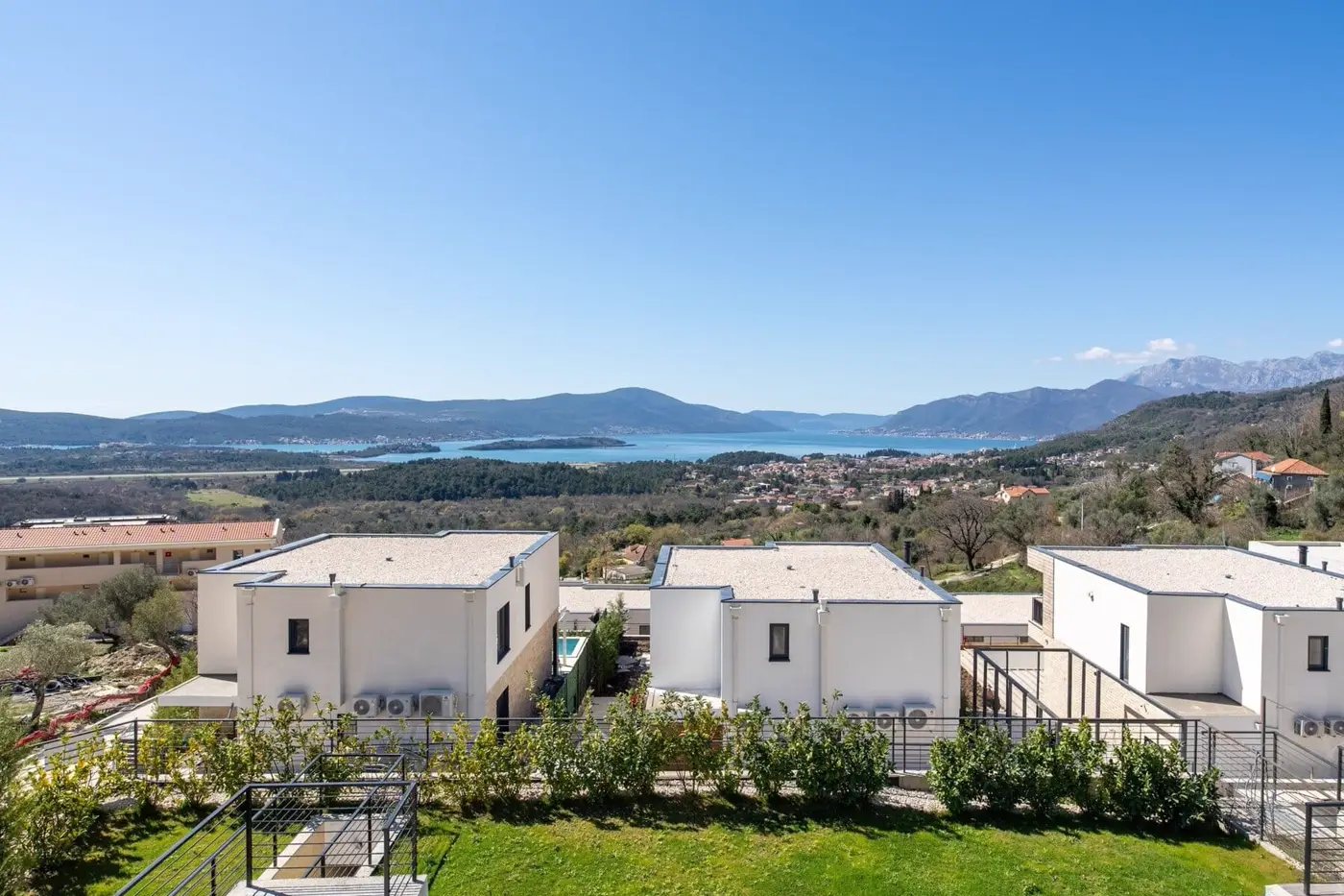 Newly built four-room villa with a pool and a view of the Tivat Bay, Kavač, Kotor