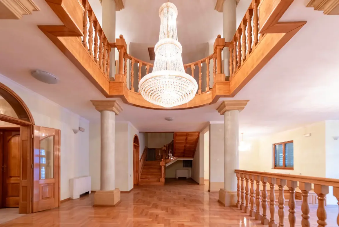 Family villa with a spacious property on the slopes of the Zeta river, Podgorica