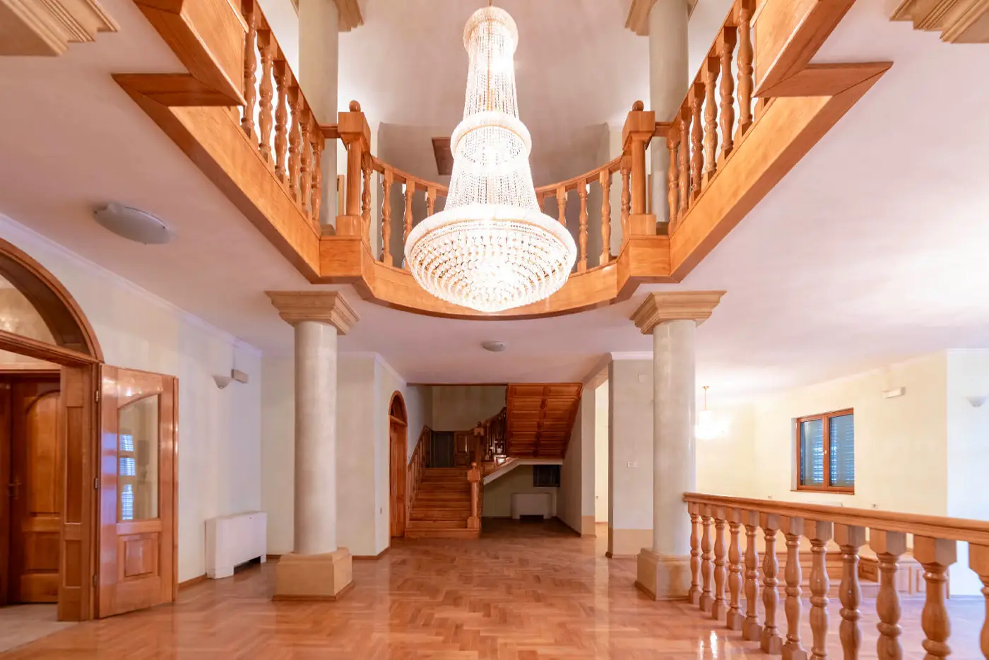 Family villa with a spacious property on the slopes of the Zeta river, Podgorica