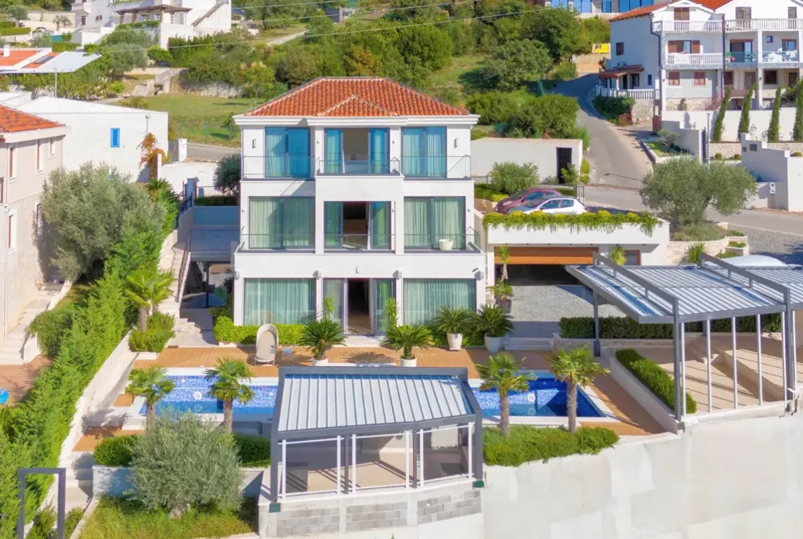 Exclusive villa in Blizikuće, Budva