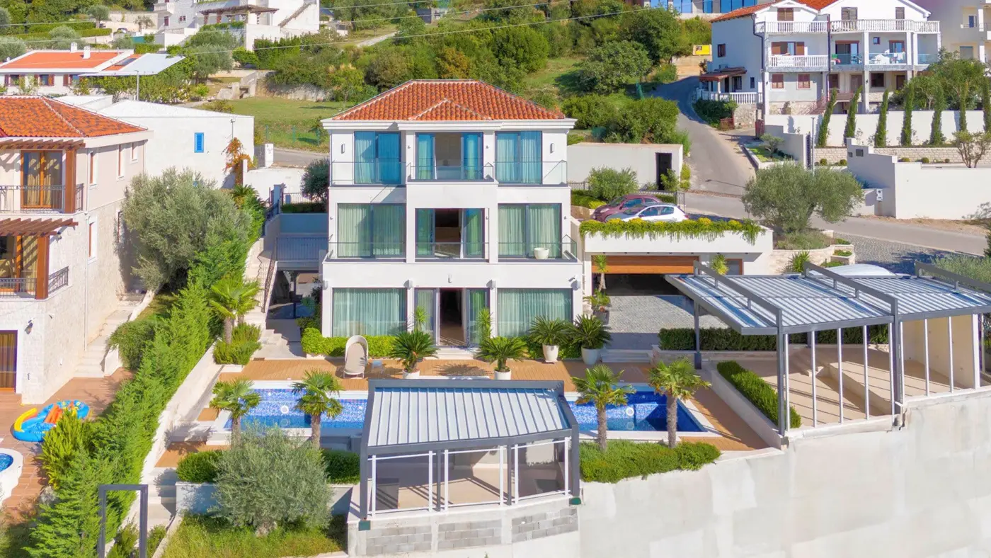 Exclusive villa in Blizikuće, Budva