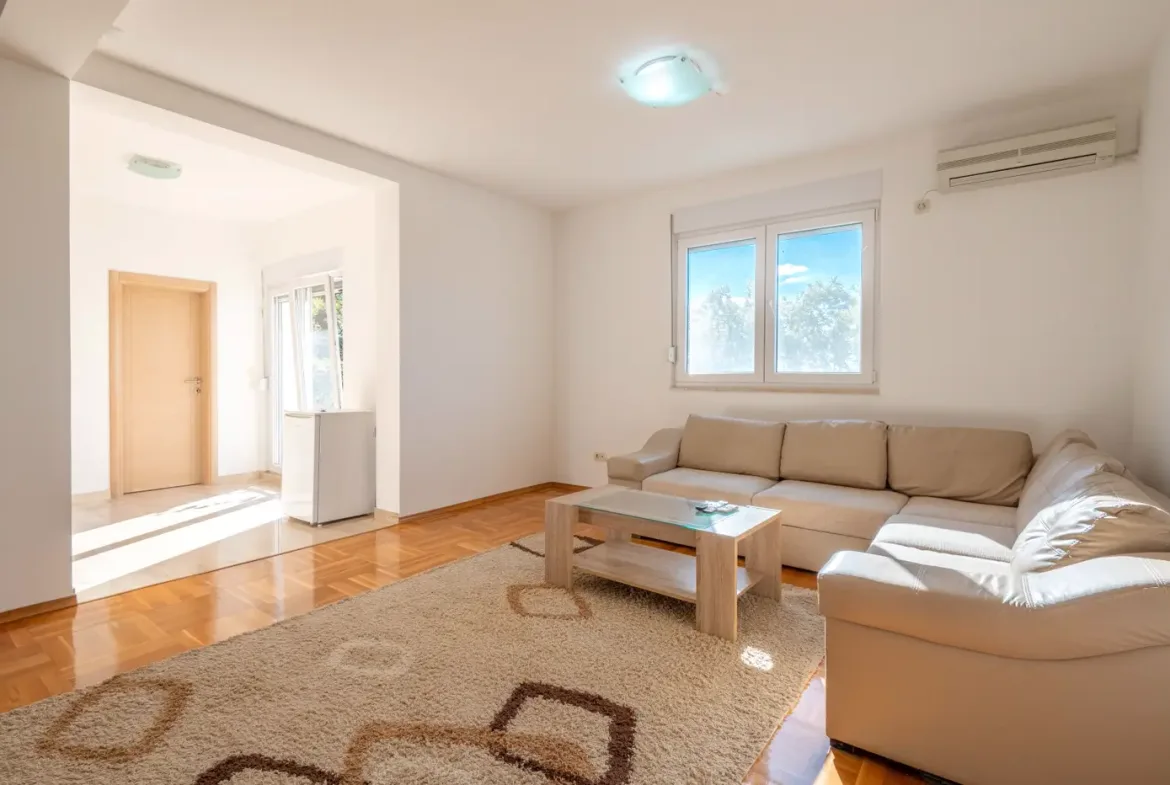 Villa with 4 bedrooms in the second row to the sea, Perazića Do, Budva