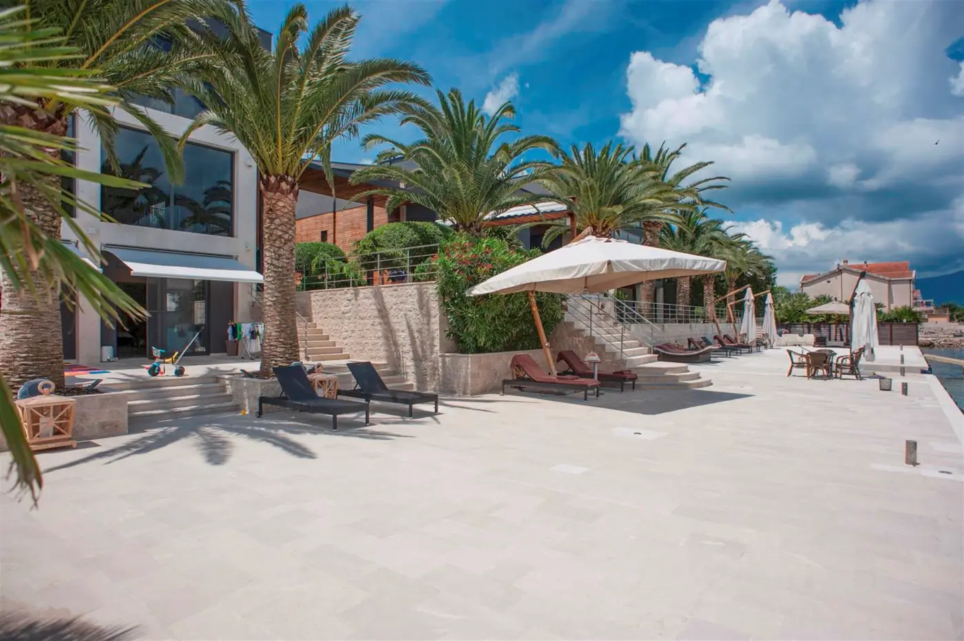 Luxurious complex of villas with a private pontoon, Đuraševići, Tivat
