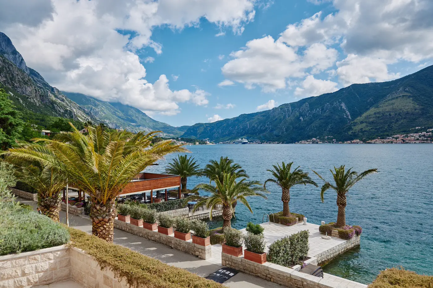 06-77 Villa Oasis, Dobrota, Kotor