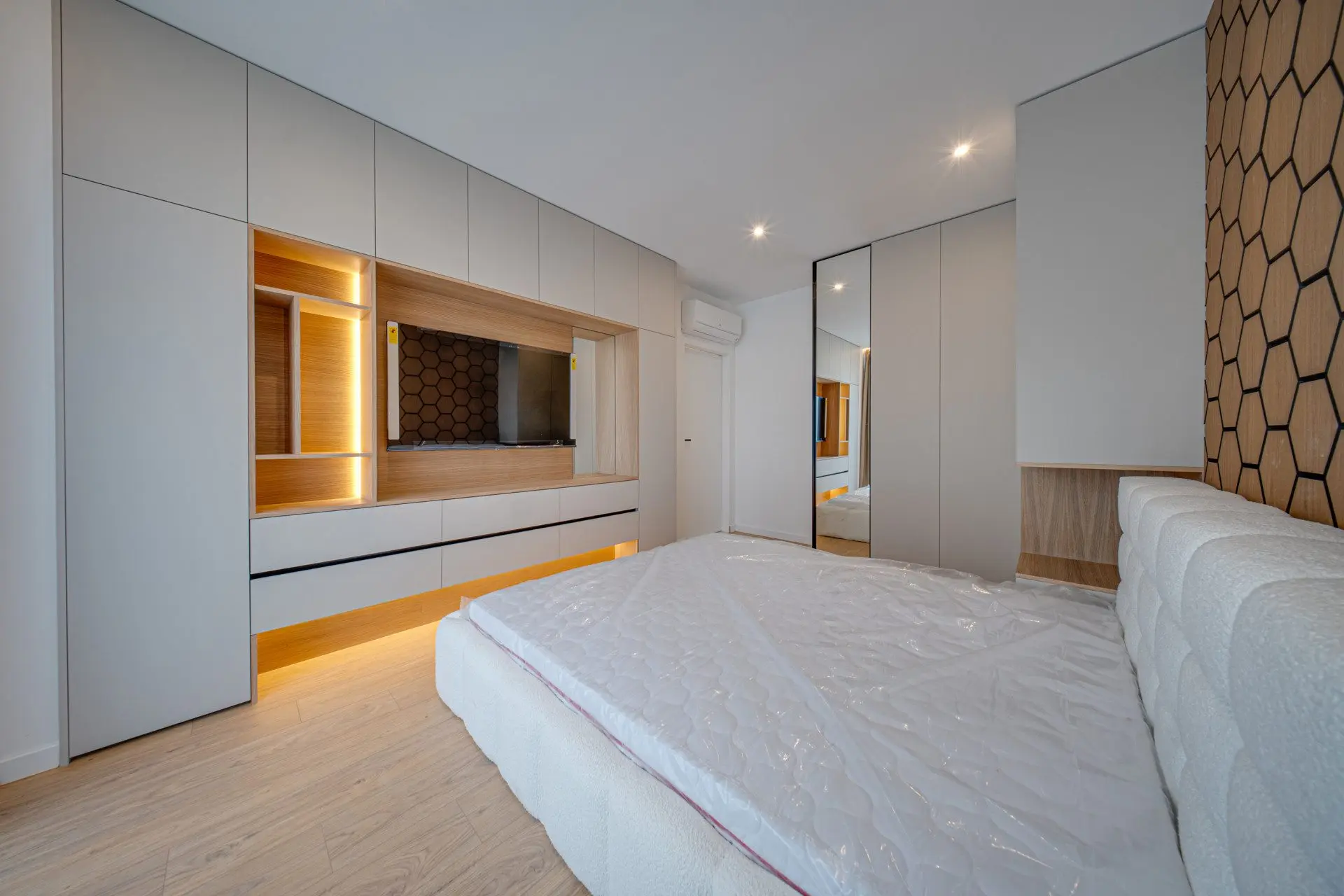 06065fef8d0fa40afbd5fe3671e1774e Luxurious two-bedroom apartment in an iconic, innovative building Kosher