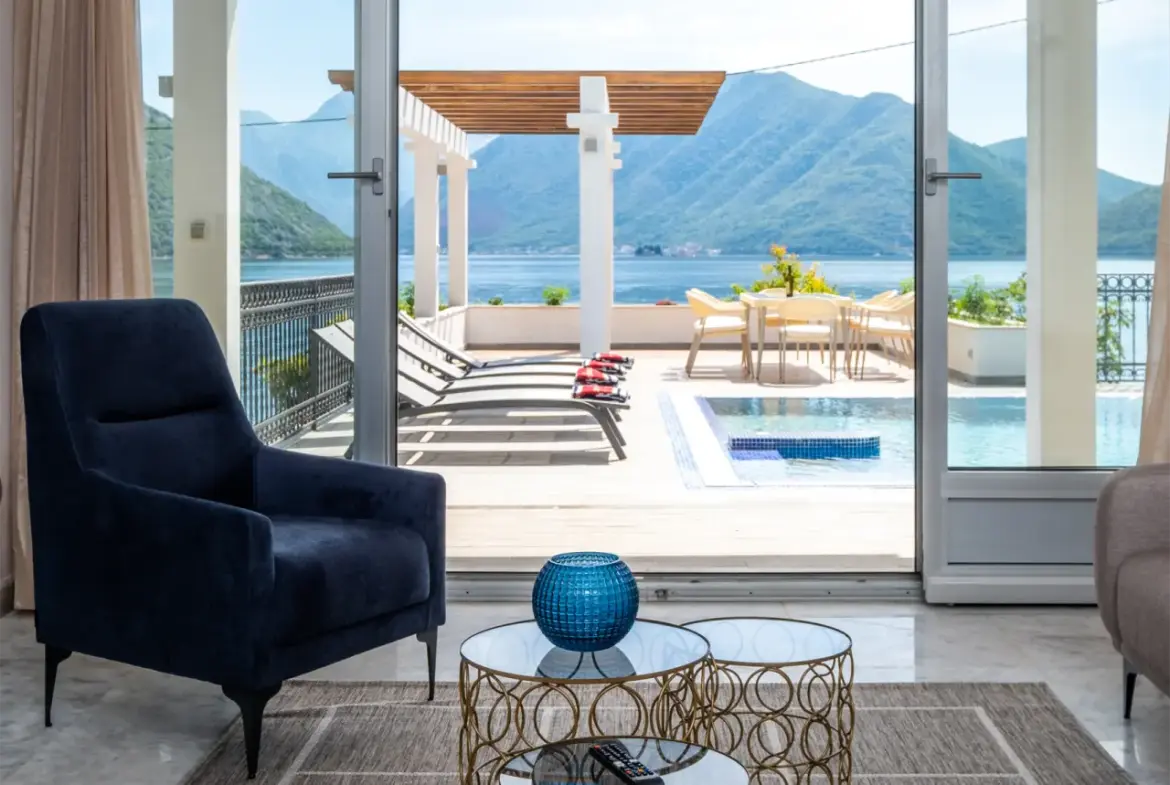 Four bedrooms villa Boka Bay