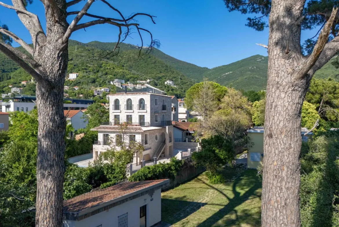 Stone villa in the second row to the sea, Donja Lastva