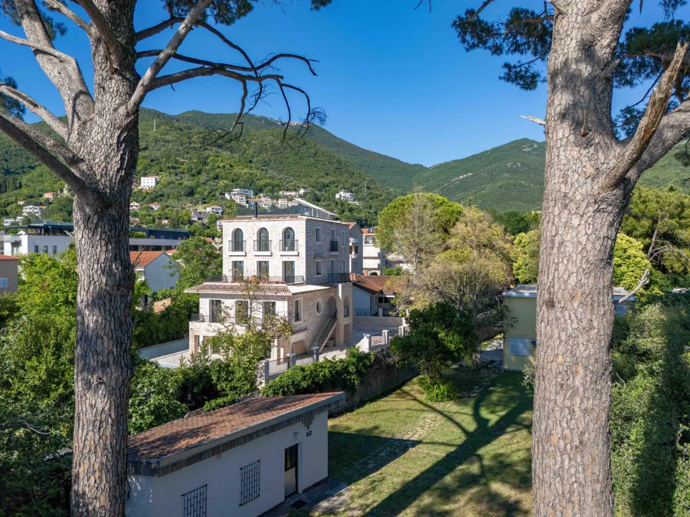 07-10 Stone villa in the second row to the sea, Donja Lastva