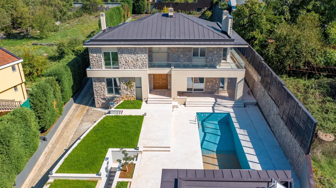 Luxury villa with pool, Mareza