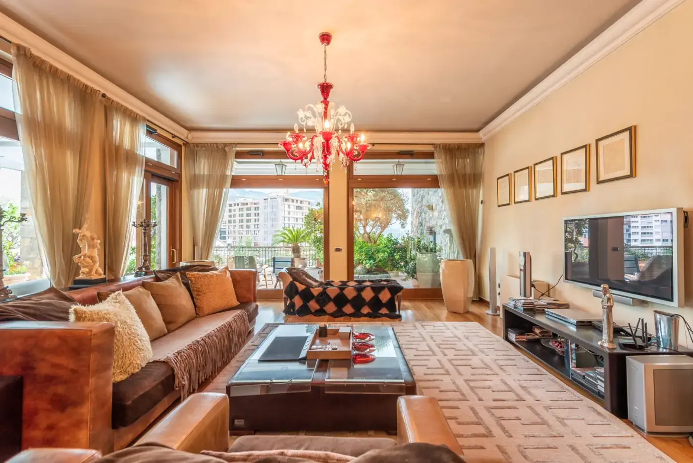 Stone villa with pool and sea view in the immediate vicinity of the Old Town, Budva