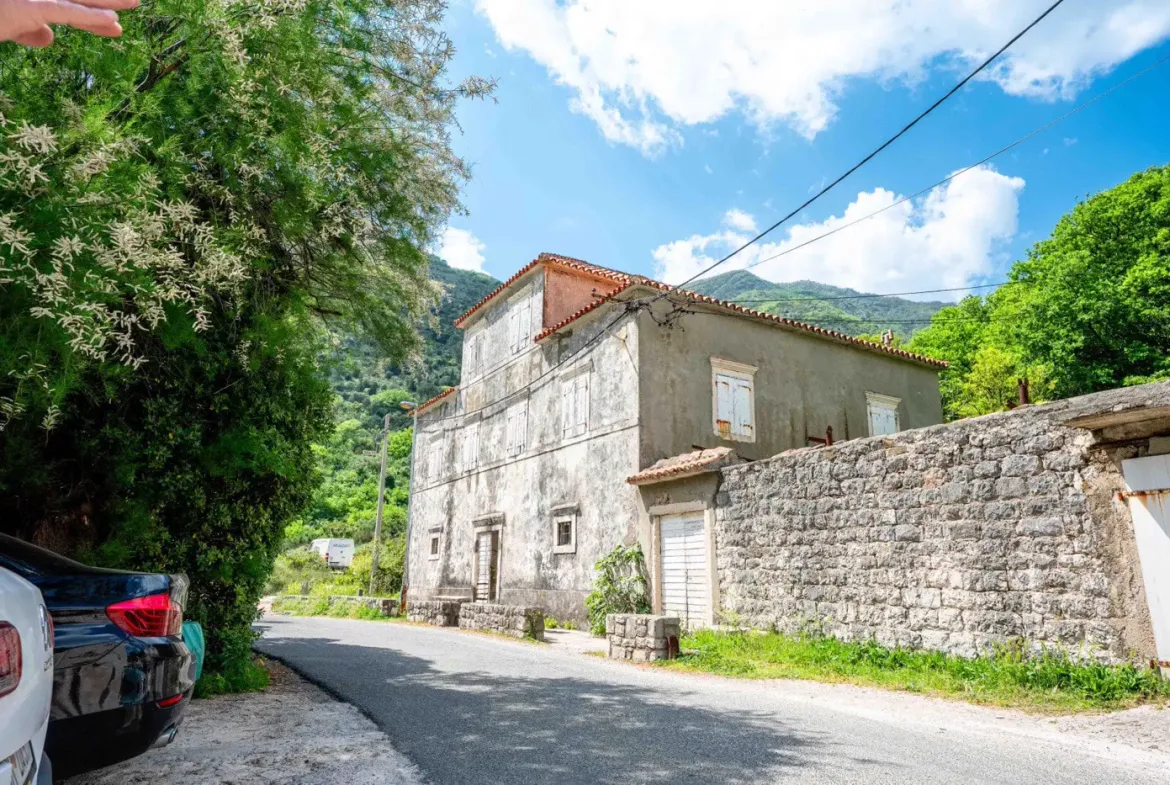 Stone palace for renovation on the first line to the sea, Prčanj