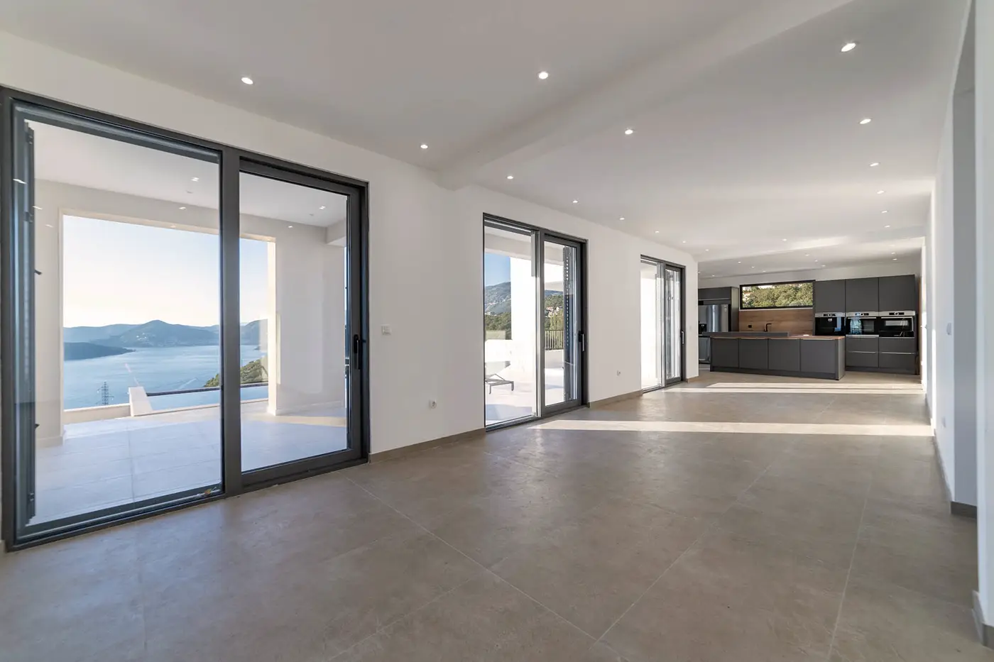New villa with 4 bedrooms and panoramic sea view, Blizikuće, Budva