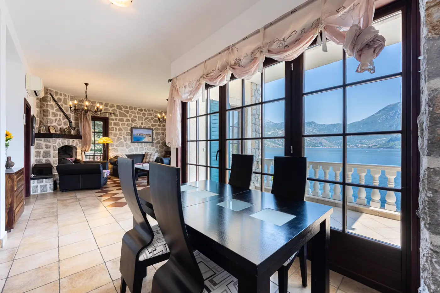 Villa in a complex on the first line to the sea, Kostanjica, Kotor