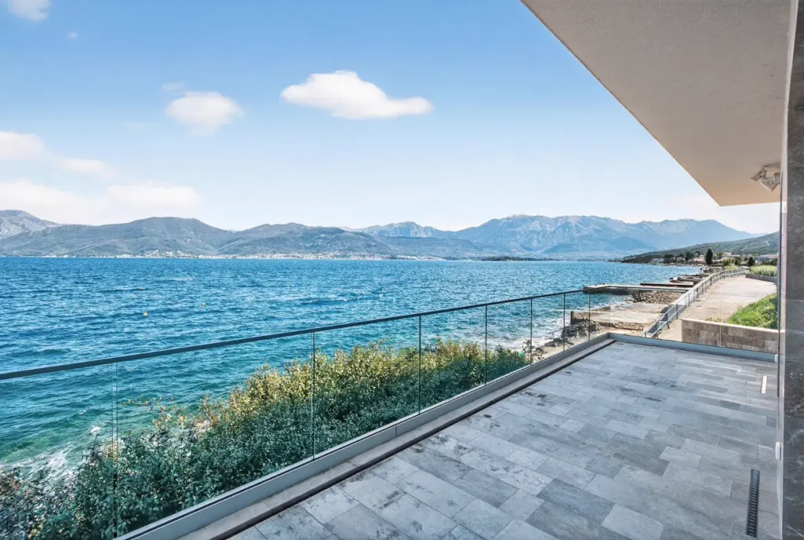 First-line seaside villa, Krašići