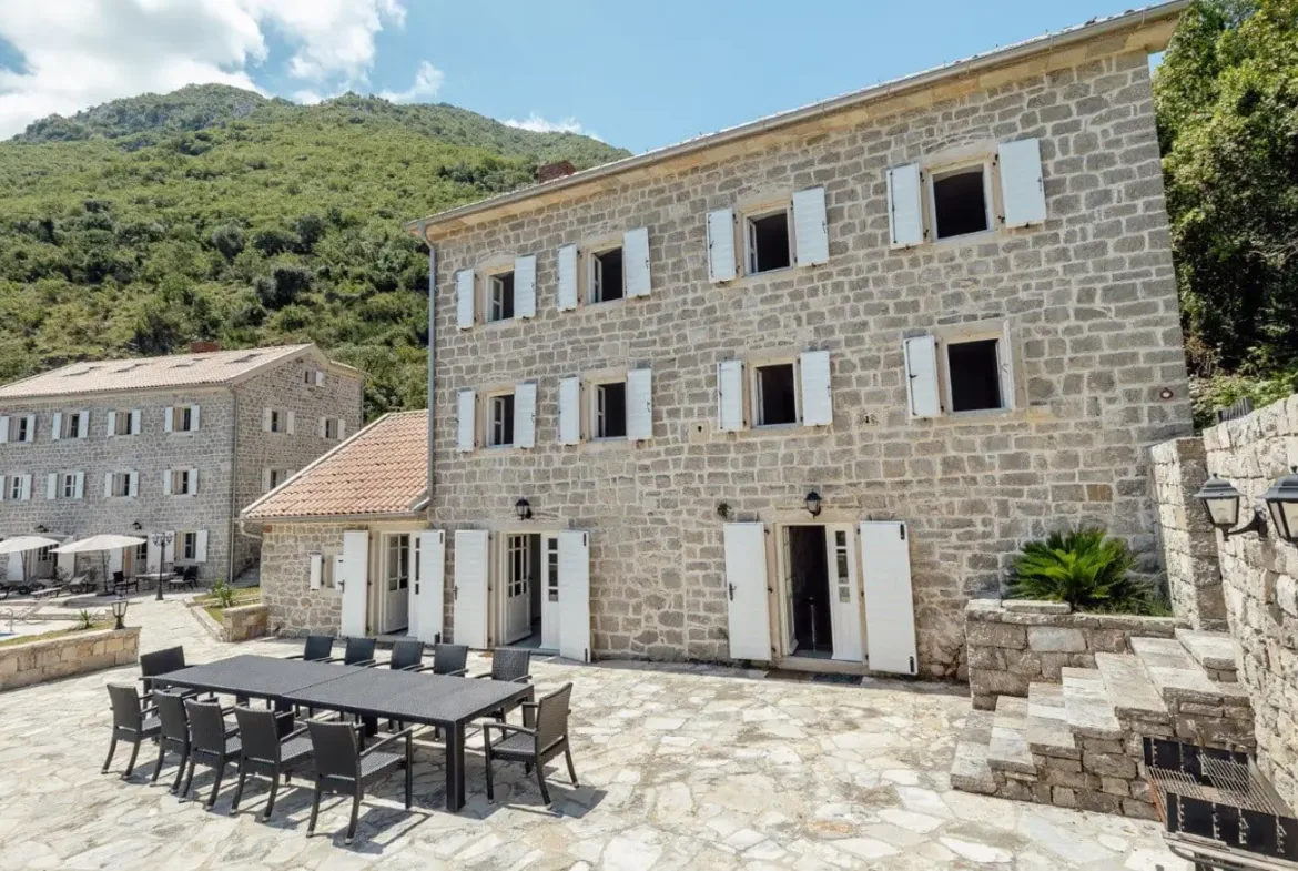 Palazzo Jerovica, a complex of stone villas and houses with a pool and a view of the bay, Kotor