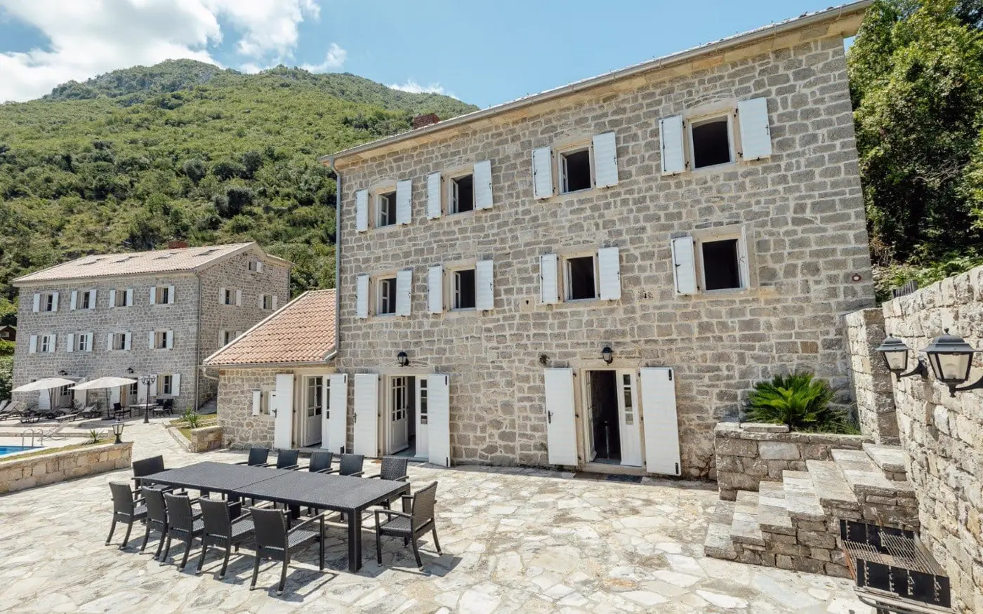 Palazzo Jerovica, a complex of stone villas and houses with a pool and a view of the bay, Kotor