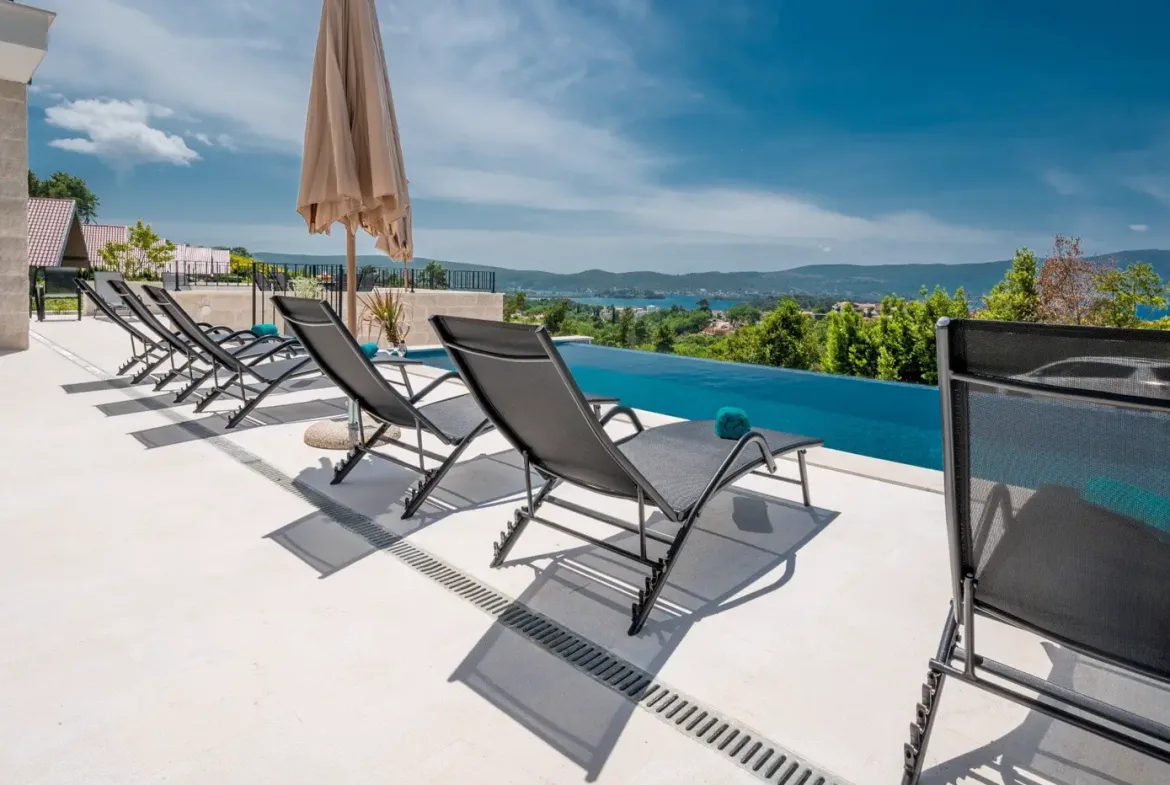New villa with 4 bedrooms and swimming pool, Tivat, Mrcevac