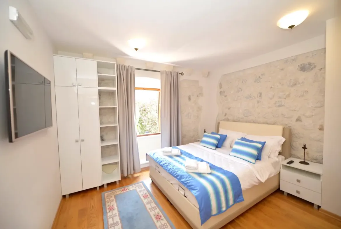 Historic stone villa on the first line to the sea, Prcanj, Kotor