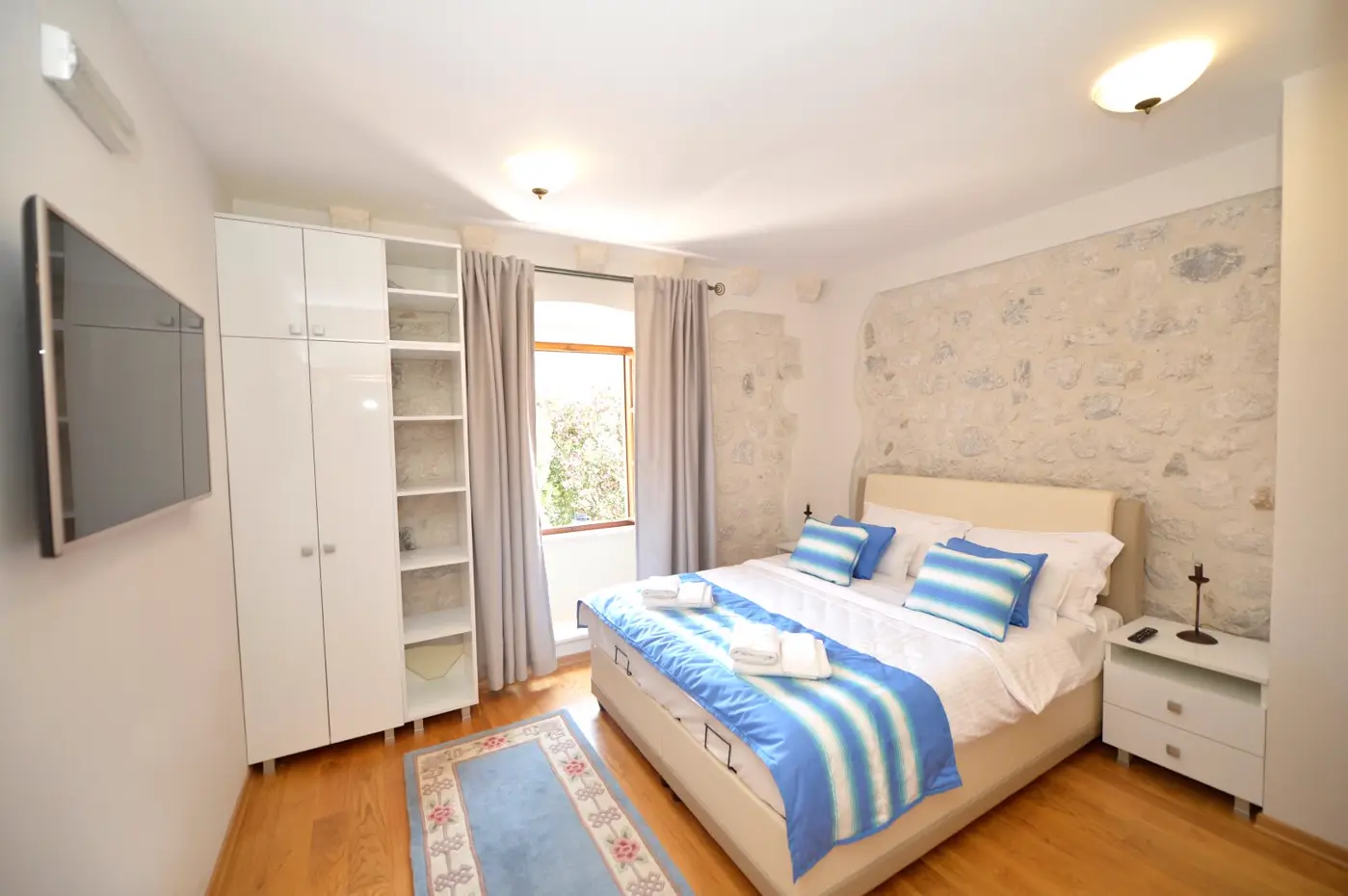 Historic stone villa on the first line to the sea, Prcanj, Kotor