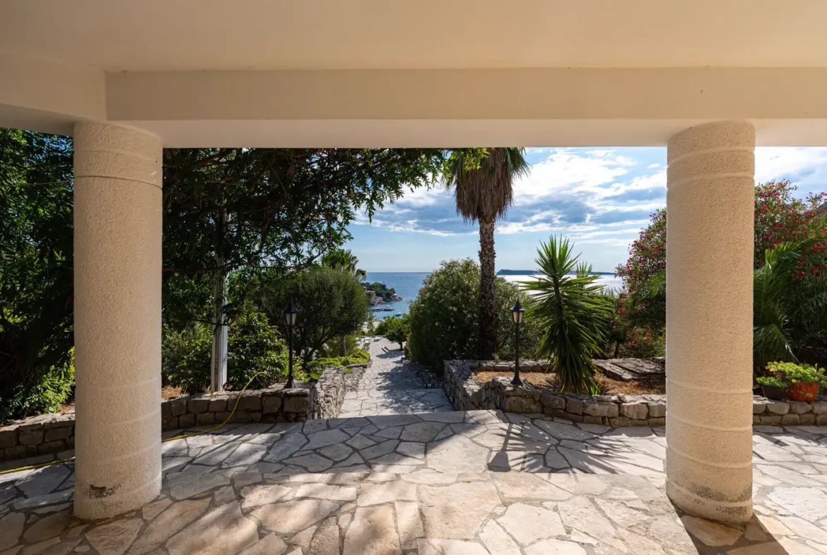 Villa with panoramic sea view on a large property, Žanjice, Herceg Novi