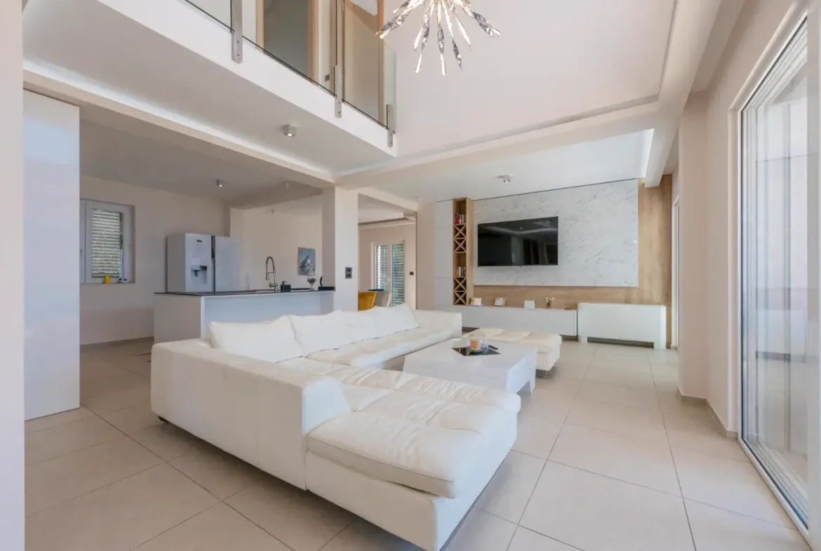 Luxuriously furnished six-room villa with private pool, Dobrota