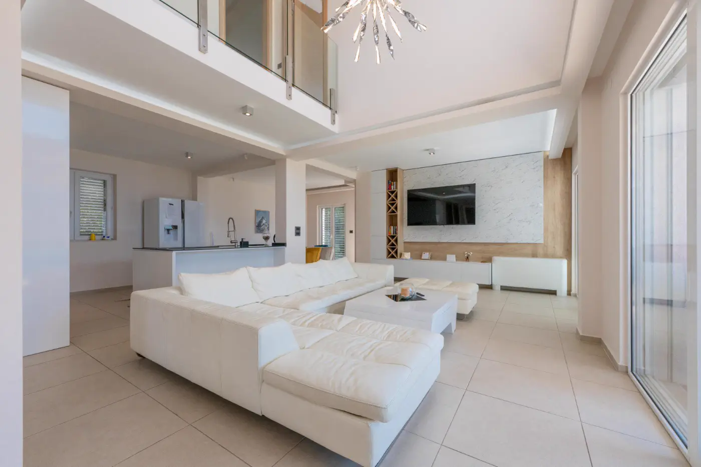 Luxuriously furnished six-room villa with private pool, Dobrota