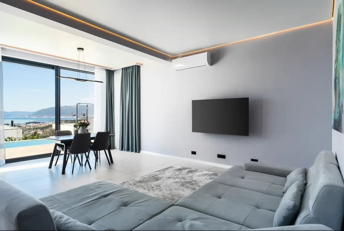 Newly built four-room villa with a pool and a view of the Tivat Bay, Kavač, Kotor