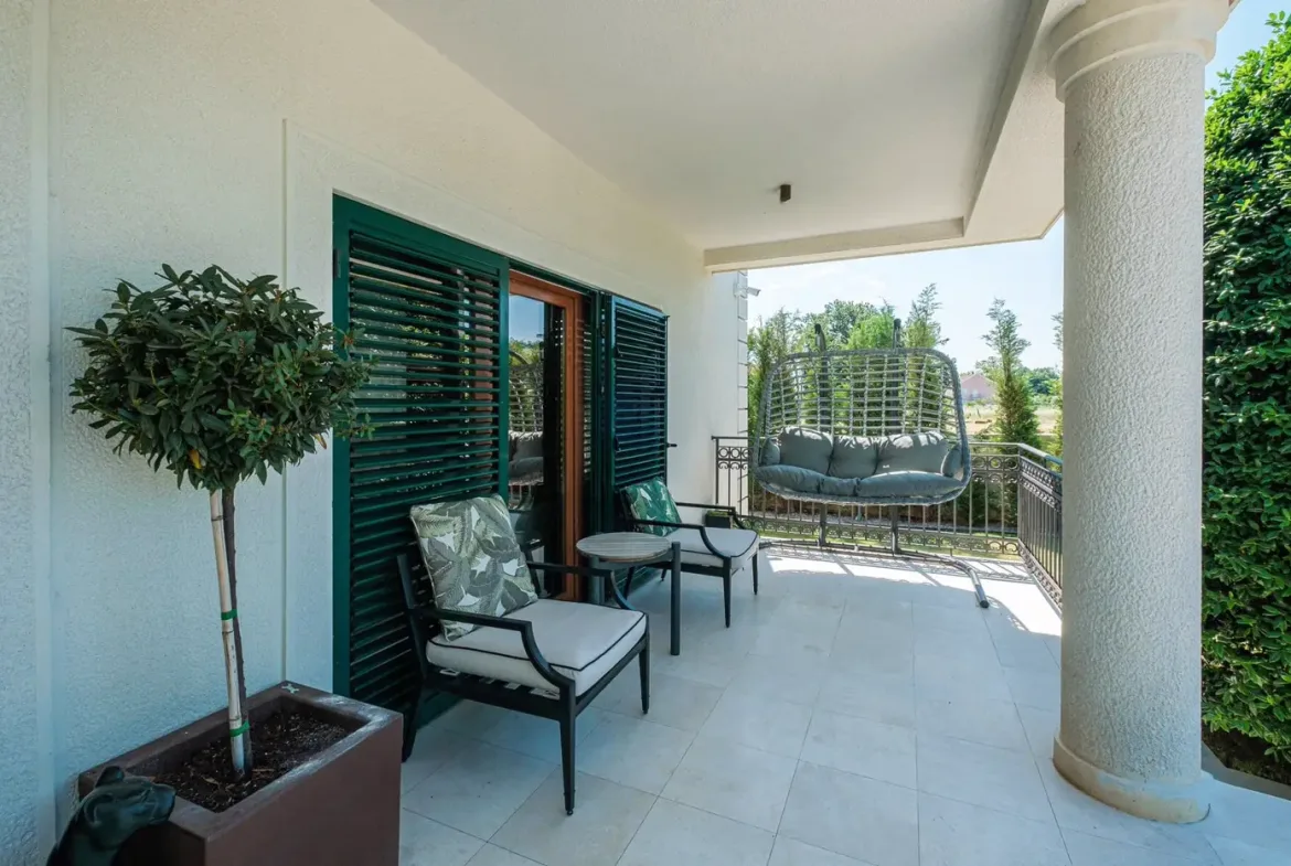 Three-room designer villa with pool, Podgorica